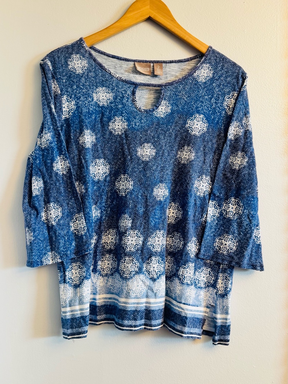 Chico's Sz 2 L Blue Medallion Print Keyhole Bell Sleeve Boho Top Cotton EUC